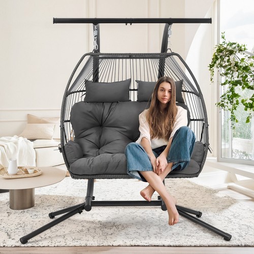 Person hanging egg chair - hanging,